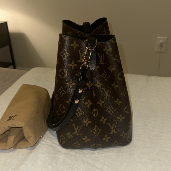 Louis Vuitton NéoNoé MM Black Monogram (100% authentic) - Picture 5 of 16
